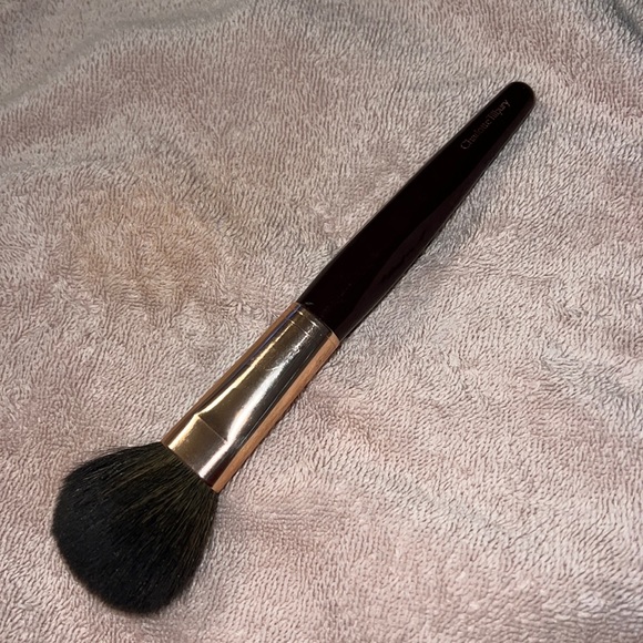 Charlotte Tilbury blusher brush. Original discontinued